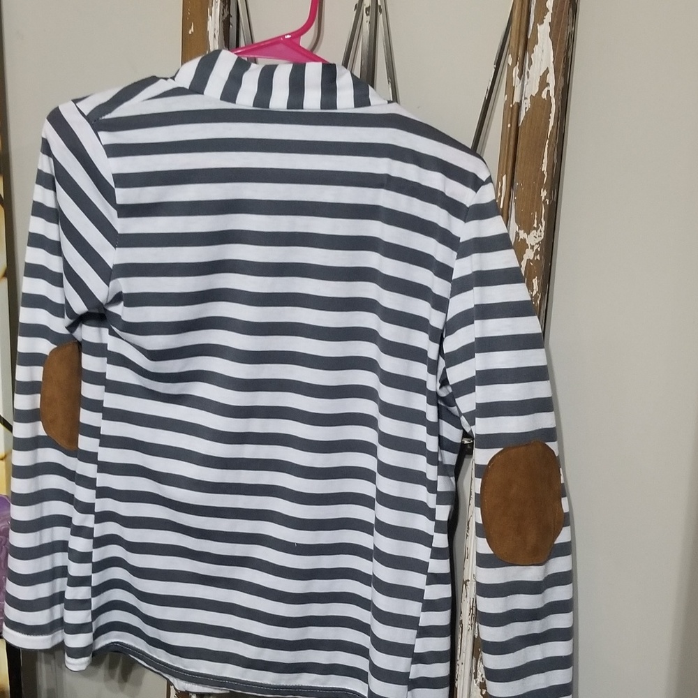 Shirt - Picture 2 of 8